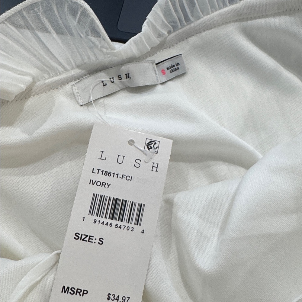 Lush Elegant White Ruffled Women's Top
never worn
size s - Picture 5 of 5